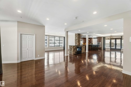 #401 10009 102 Av Nw, Edmonton, AB - Indoor Photo Showing Other Room