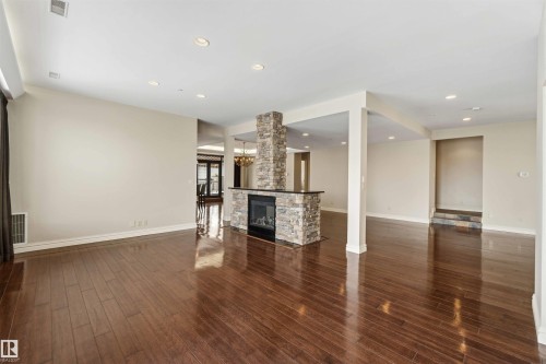 #401 10009 102 Av Nw, Edmonton, AB - Indoor