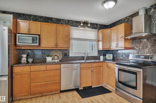 148 Corinthia Drive, Leduc, AB - Indoor Photo Showing Kitchen With Double Sink