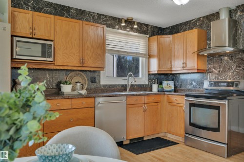 148 Corinthia Drive, Leduc, AB - Indoor Photo Showing Kitchen