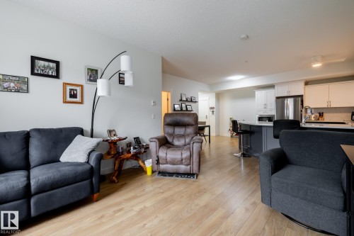#133, 511 Queen St, Spruce Grove, AB - Indoor Photo Showing Living Room
