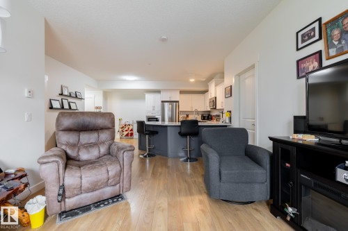 #133, 511 Queen St, Spruce Grove, AB - Indoor Photo Showing Living Room