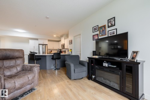 #133, 511 Queen St, Spruce Grove, AB - Indoor Photo Showing Living Room