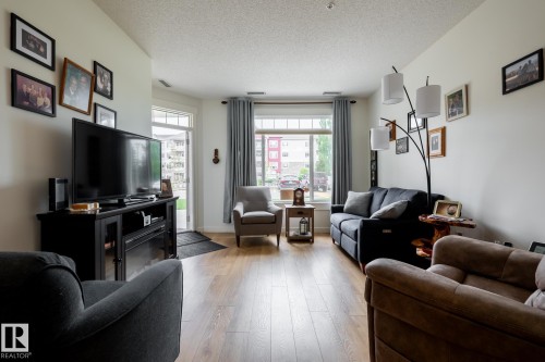 #133, 511 Queen St, Spruce Grove, AB - Indoor Photo Showing Living Room