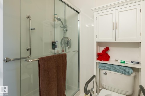 #133, 511 Queen St, Spruce Grove, AB - Indoor Photo Showing Bathroom