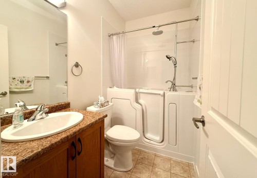 #133, 511 Queen St, Spruce Grove, AB - Indoor Photo Showing Bathroom