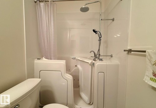 #133, 511 Queen St, Spruce Grove, AB - Indoor Photo Showing Laundry Room