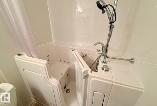 #133, 511 Queen St, Spruce Grove, AB - Indoor Photo Showing Bathroom