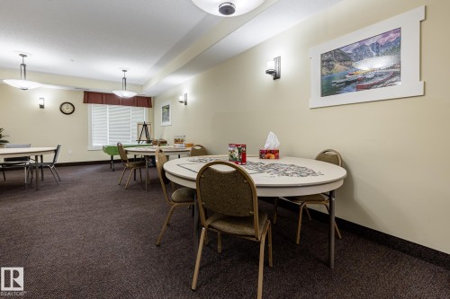 #133, 511 Queen St, Spruce Grove, AB - Indoor Photo Showing Dining Room