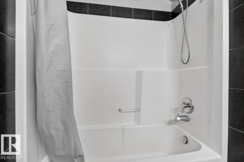 #25 6520 2 Av Sw, Edmonton, AB - Indoor Photo Showing Bathroom