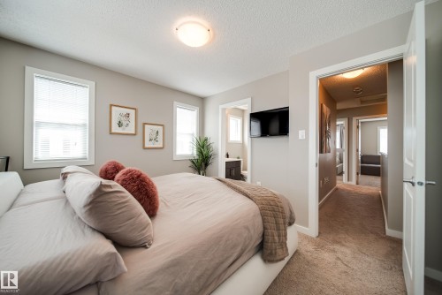 #1 2803 James Mowatt Tr Sw, Edmonton, AB - Indoor Photo Showing Bedroom