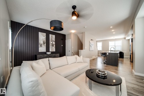 #1 2803 James Mowatt Tr Sw, Edmonton, AB - Indoor Photo Showing Living Room