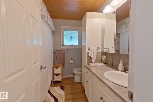 1639 Macfarlane Place, Rural Opportunity M.D., AB - Indoor Photo Showing Bathroom