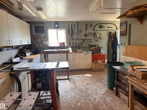 1639 Macfarlane Place, Rural Opportunity M.D., AB - Indoor Photo Showing Kitchen