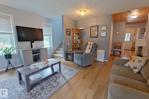 1639 Macfarlane Place, Rural Opportunity M.D., AB - Indoor Photo Showing Living Room