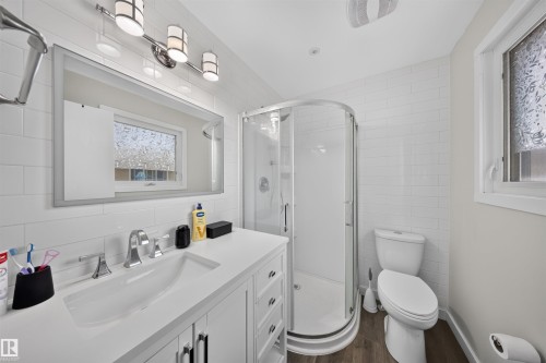 4124 110 Street Nw, Edmonton, AB - Indoor Photo Showing Bathroom