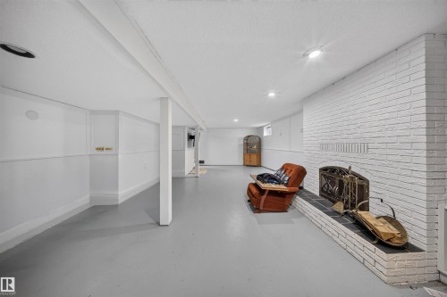 4124 110 Street Nw, Edmonton, AB - Indoor