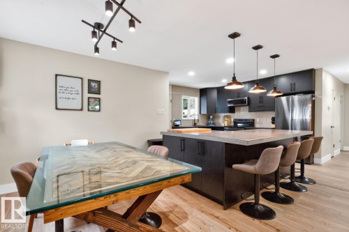 6807 101A Avenue Nw, Edmonton, AB - Indoor