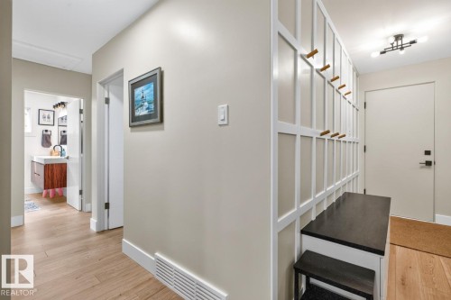 6807 101A Avenue Nw, Edmonton, AB - Indoor Photo Showing Other Room
