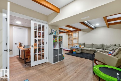 6807 101A Avenue Nw, Edmonton, AB - Indoor