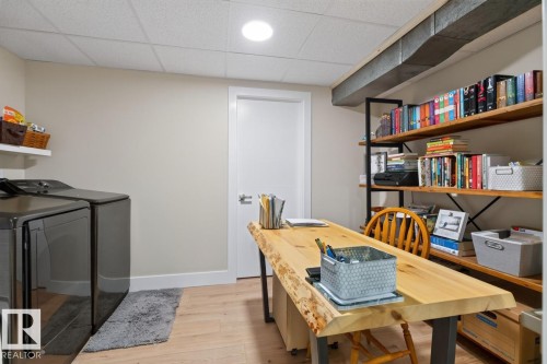 6807 101A Avenue Nw, Edmonton, AB - Indoor