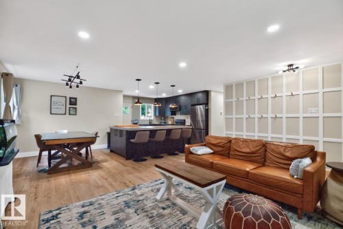 6807 101A Avenue Nw, Edmonton, AB - Indoor Photo Showing Living Room