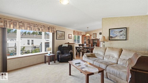 44 Keyhole Crescent Northwest, Edmonton, AB - Indoor Photo Showing Living Room