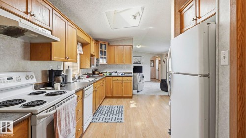 44 Keyhole Crescent Northwest, Edmonton, AB - Indoor Photo Showing Kitchen