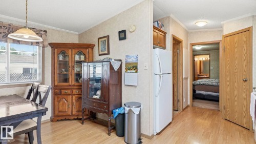 44 Keyhole Crescent Northwest, Edmonton, AB - Indoor Photo Showing Dining Room