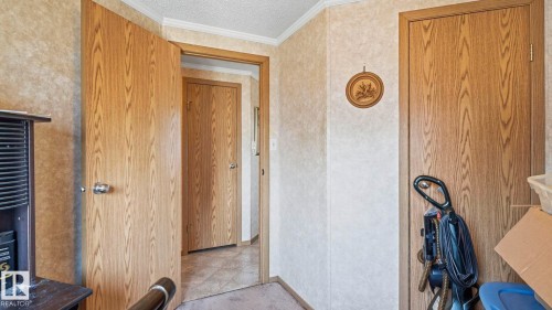 44 Keyhole Crescent Northwest, Edmonton, AB - Indoor Photo Showing Other Room