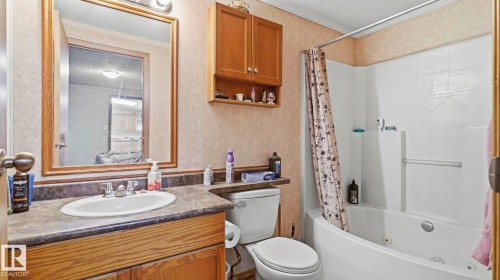 44 Keyhole Crescent Northwest, Edmonton, AB - Indoor Photo Showing Bathroom