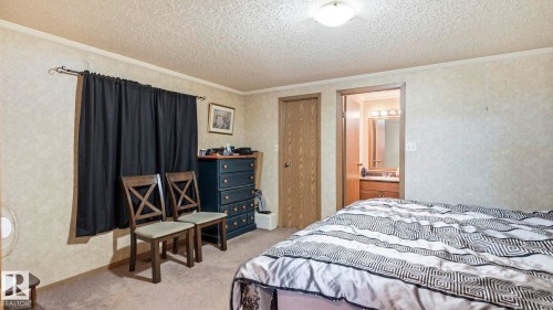 44 Keyhole Crescent Northwest, Edmonton, AB - Indoor Photo Showing Bedroom