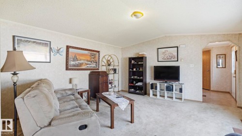 44 Keyhole Crescent Northwest, Edmonton, AB - Indoor Photo Showing Living Room