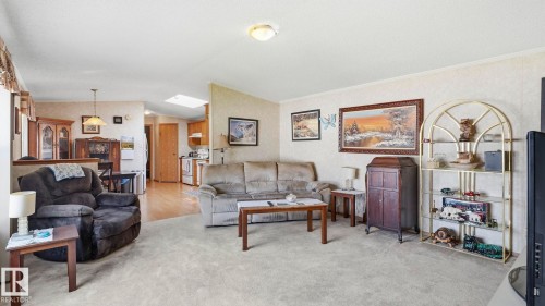 44 Keyhole Crescent Northwest, Edmonton, AB - Indoor Photo Showing Living Room