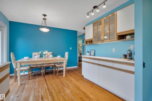 7416 33 Avenue Nw, Edmonton, AB - Indoor Photo Showing Dining Room
