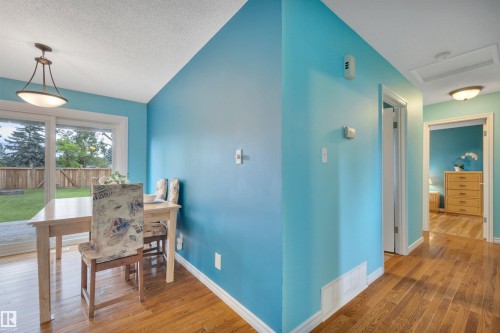 7416 33 Avenue Nw, Edmonton, AB - Indoor