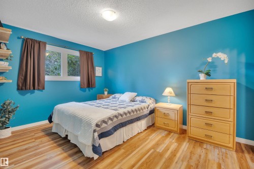 7416 33 Avenue Nw, Edmonton, AB - Indoor Photo Showing Bedroom