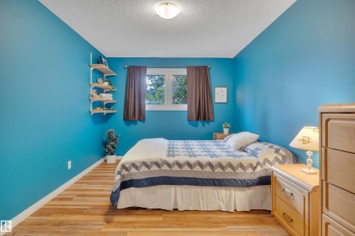 7416 33 Avenue Nw, Edmonton, AB - Indoor Photo Showing Bedroom