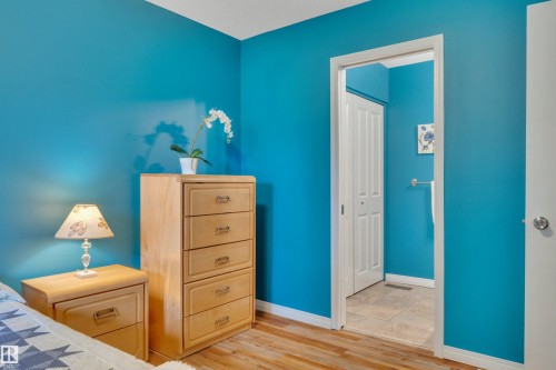 7416 33 Avenue Nw, Edmonton, AB - Indoor Photo Showing Bedroom