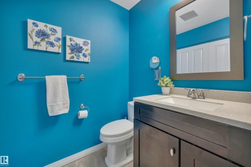 7416 33 Avenue Nw, Edmonton, AB - Indoor Photo Showing Bathroom