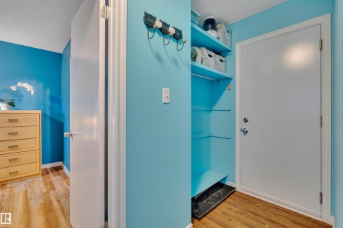 7416 33 Avenue Nw, Edmonton, AB - Indoor
