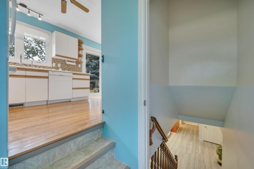 7416 33 Avenue Nw, Edmonton, AB - Indoor Photo Showing Other Room