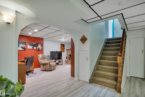 7416 33 Avenue Nw, Edmonton, AB - Indoor Photo Showing Other Room