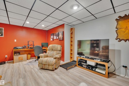 7416 33 Avenue Nw, Edmonton, AB - Indoor