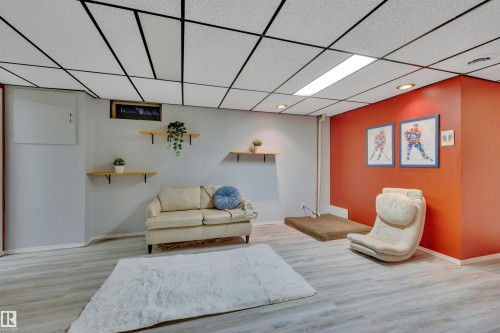 7416 33 Avenue Nw, Edmonton, AB - Indoor