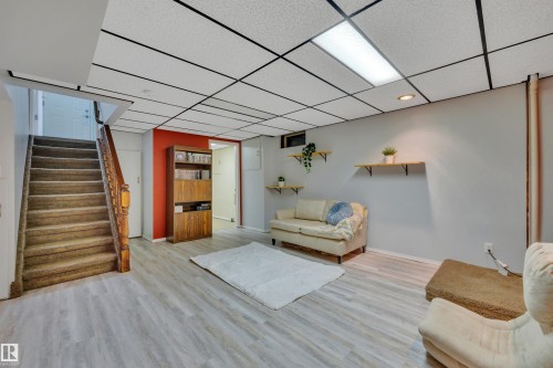7416 33 Avenue Nw, Edmonton, AB - Indoor
