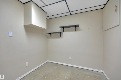 7416 33 Avenue Nw, Edmonton, AB - Indoor Photo Showing Other Room