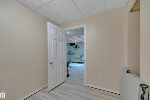 7416 33 Avenue Nw, Edmonton, AB - Indoor Photo Showing Other Room