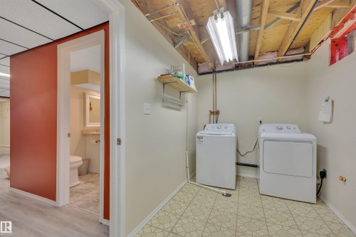 7416 33 Avenue Nw, Edmonton, AB - Indoor Photo Showing Laundry Room