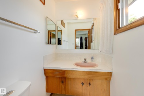 7 Strathcona Place, Sherwood Park, AB - Indoor Photo Showing Bathroom